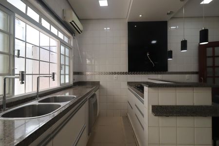 Casa para alugar com 185m², 3 quartos e 3 vagas Casa para alugar com 185m², 3 quartos e 3 vagasCozinha