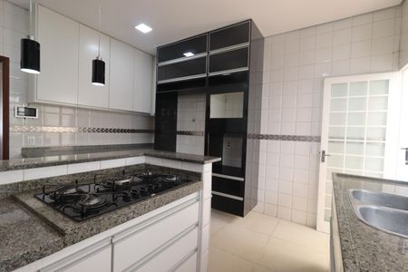 Casa para alugar com 185m², 3 quartos e 3 vagas Casa para alugar com 185m², 3 quartos e 3 vagasCozinha