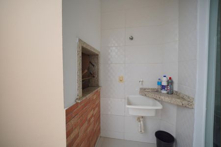 Apartamento para alugar com 85m², 2 quartos e 1 vagaÁrea de Serviço e Churrasqueira