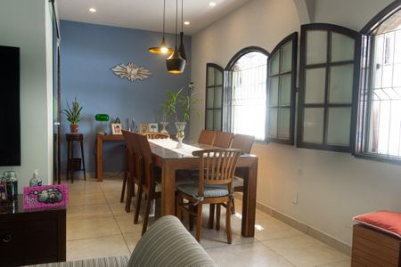 Casa à venda com 165m², 1 quarto e 1 vagaSala