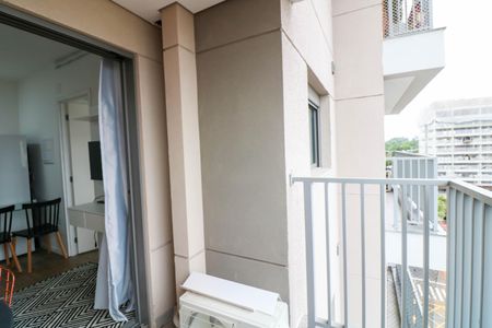 Varanda de kitnet/studio para alugar com 1 quarto, 32m² em Santo Amaro, São Paulo