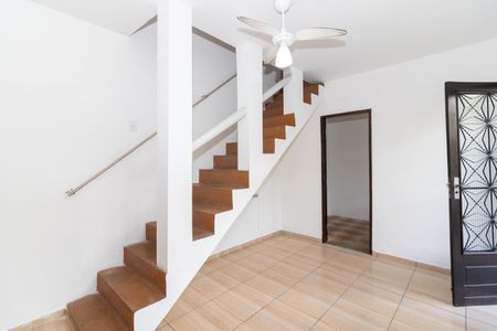 Sala de casa para alugar com 2 quartos, 60m² em Rocha Miranda, Rio de Janeiro