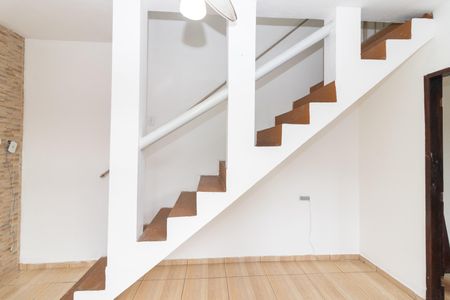 Casa para alugar com 60m², 2 quartos e sem vagaEscada