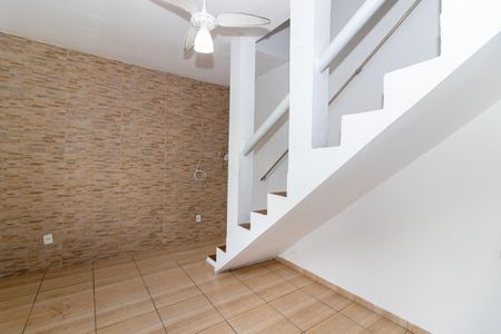 Sala de casa para alugar com 2 quartos, 60m² em Rocha Miranda, Rio de Janeiro