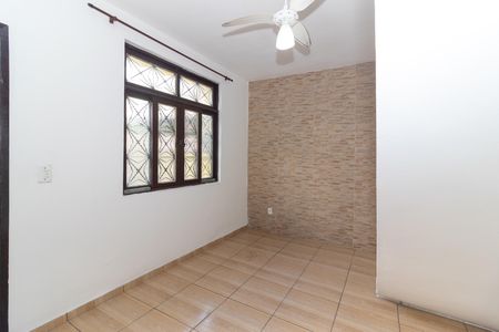 Sala de casa para alugar com 2 quartos, 60m² em Rocha Miranda, Rio de Janeiro