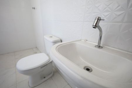 Casa à venda com 110m², 3 quartos e 1 vaga Casa à venda com 110m², 3 quartos e 1 vagaBanheiro