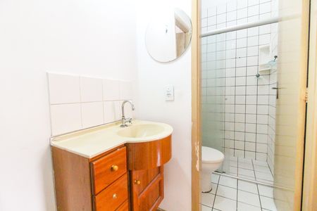 Casa de condomínio para alugar com 58m², 2 quartos e 1 vaga Casa de condomínio para alugar com 58m², 2 quartos e 1 vagaBanheiro