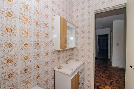 Banheiro de apartamento à venda com 1 quarto, 42m² em Passo D’areia, Porto Alegre