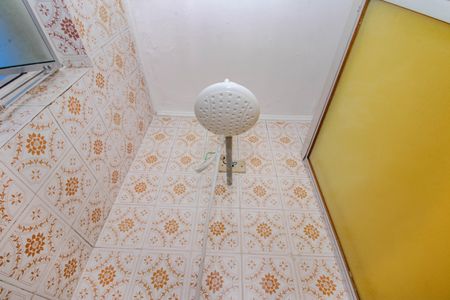 Banheiro de apartamento à venda com 1 quarto, 42m² em Passo D’areia, Porto Alegre