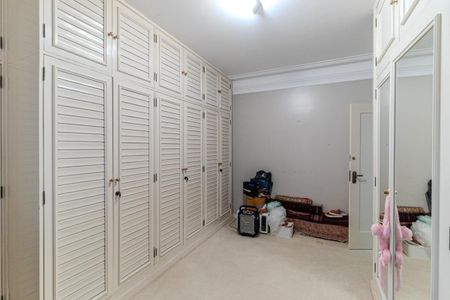 Apartamento à venda com 380m², 2 quartos e 2 vagasCloset da Suíte 1