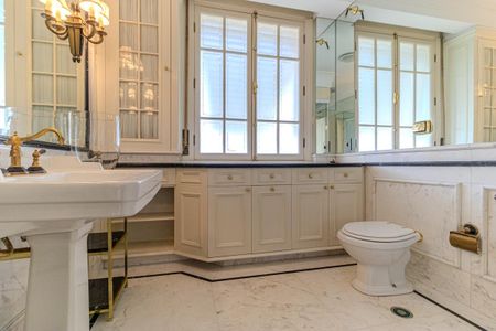 Apartamento à venda com 380m², 2 quartos e 2 vagasBanheiro da Suíte 2