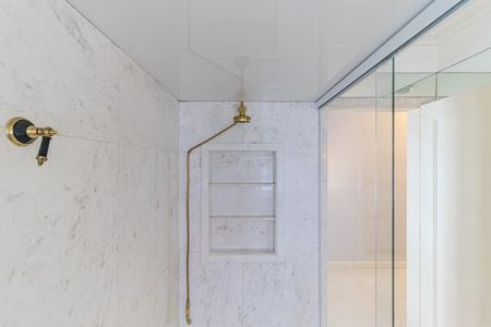 Apartamento à venda com 380m², 2 quartos e 2 vagasBanheiro da Suíte 2