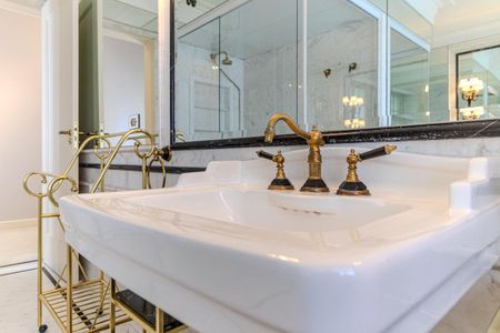 Apartamento à venda com 380m², 2 quartos e 2 vagasBanheiro da Suíte 2