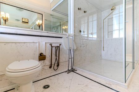 Apartamento à venda com 380m², 2 quartos e 2 vagasBanheiro da Suíte 2