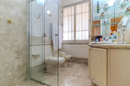 Apartamento à venda com 380m², 2 quartos e 2 vagasBanheiro da Suíte 1