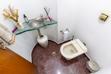 Casa à venda com 300m², 2 quartos e 2 vagas Casa à venda com 300m², 2 quartos e 2 vagasLavabo 2
