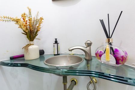 Casa à venda com 300m², 2 quartos e 2 vagas Casa à venda com 300m², 2 quartos e 2 vagasLavabo 2