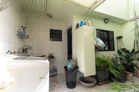 Casa à venda com 300m², 2 quartos e 2 vagas Casa à venda com 300m², 2 quartos e 2 vagasÁrea de Serviço