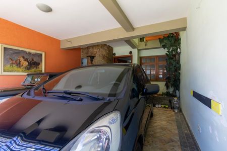 Casa à venda com 300m², 2 quartos e 2 vagas Casa à venda com 300m², 2 quartos e 2 vagasGaragem