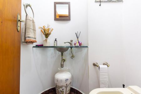 Casa à venda com 300m², 2 quartos e 2 vagas Casa à venda com 300m², 2 quartos e 2 vagasLavabo 2