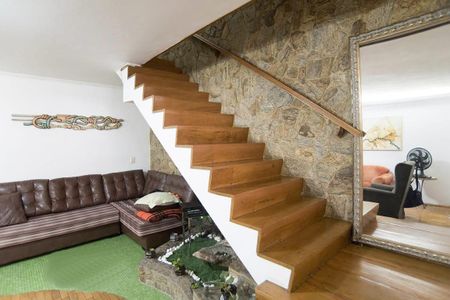 Casa à venda com 300m², 2 quartos e 2 vagas Casa à venda com 300m², 2 quartos e 2 vagasSala