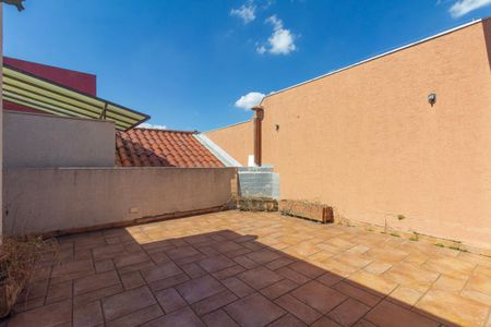 Casa à venda com 300m², 2 quartos e 2 vagas Casa à venda com 300m², 2 quartos e 2 vagasVaranda