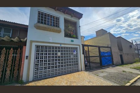 Casa à venda com 300m², 2 quartos e 2 vagas Casa à venda com 300m², 2 quartos e 2 vagasFachada