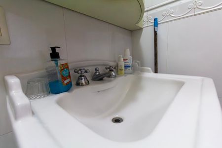 Casa à venda com 300m², 2 quartos e 2 vagas Casa à venda com 300m², 2 quartos e 2 vagasBanheiro 2