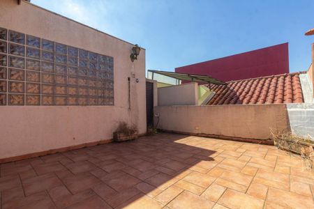 Casa à venda com 300m², 2 quartos e 2 vagas Casa à venda com 300m², 2 quartos e 2 vagasVaranda