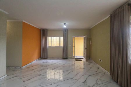 Casa à venda com 4 quartos, 256m² em Jardim Santa Teresinha, São Paulo