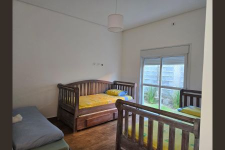 Casa de condomínio para alugar com 215m², 4 quartos e 6 vagasQuarto