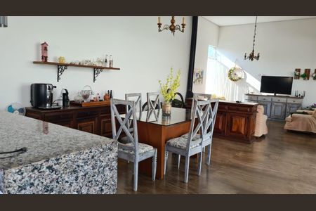 Sala de casa de condomínio para alugar com 4 quartos, 215m² em Condomínio Parque Vale dos Lagos, Jacareí