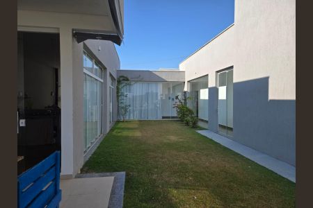 Casa de condomínio para alugar com 215m², 4 quartos e 6 vagasÁrea externa