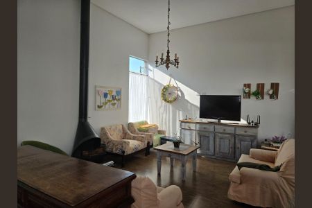 Sala de casa de condomínio para alugar com 4 quartos, 215m² em Condomínio Parque Vale dos Lagos, Jacareí