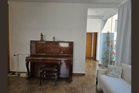 Sala de casa de condomínio para alugar com 4 quartos, 215m² em Condomínio Parque Vale dos Lagos, Jacareí