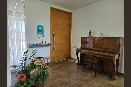 Sala de casa de condomínio para alugar com 4 quartos, 215m² em Condomínio Parque Vale dos Lagos, Jacareí