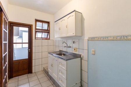 Cozinha de apartamento para alugar com 1 quarto, 37m² em São João, Porto Alegre