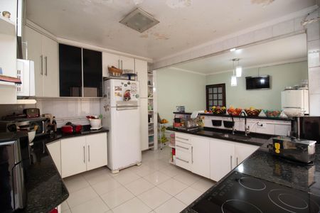 Casa à venda com 203m², 3 quartos e 2 vagas Casa à venda com 203m², 3 quartos e 2 vagasCozinha - Armários
