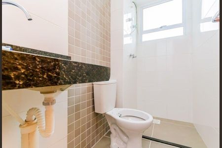 Banheiro de apartamento para alugar com 2 quartos, 64m² em Jardim Itu, Porto Alegre