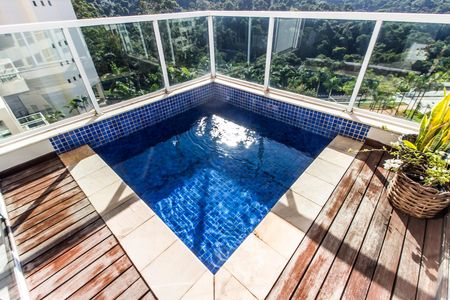 Apartamento à venda com 284m², 3 quartos e 5 vagas Apartamento à venda com 284m², 3 quartos e 5 vagasPiscina