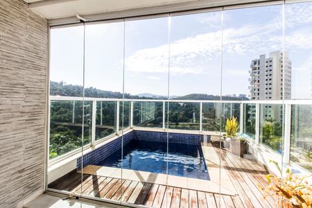 Apartamento à venda com 284m², 3 quartos e 5 vagas Apartamento à venda com 284m², 3 quartos e 5 vagasPiscina