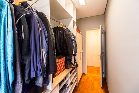 Apartamento à venda com 284m², 3 quartos e 5 vagas Apartamento à venda com 284m², 3 quartos e 5 vagasEscritório