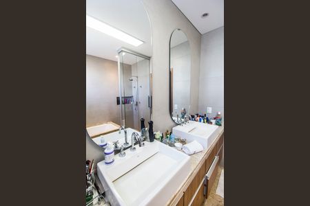 Apartamento à venda com 284m², 3 quartos e 5 vagas Apartamento à venda com 284m², 3 quartos e 5 vagasBanheiro da Suíte