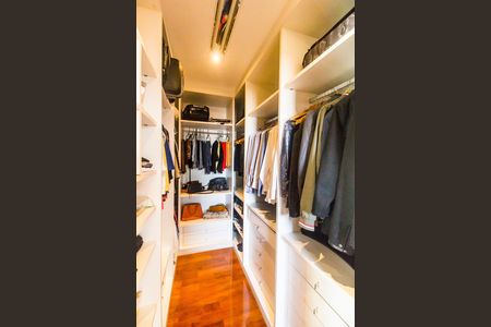 Apartamento à venda com 284m², 3 quartos e 5 vagas Apartamento à venda com 284m², 3 quartos e 5 vagasCloset da suíte