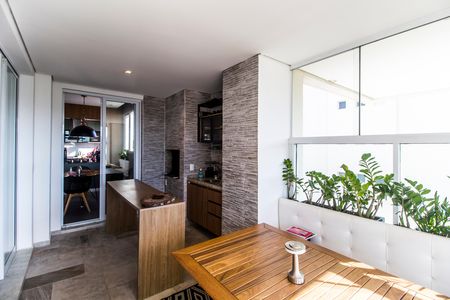 Apartamento à venda com 284m², 3 quartos e 5 vagas Apartamento à venda com 284m², 3 quartos e 5 vagasVaranda gourmet