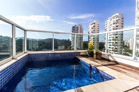 Apartamento à venda com 284m², 3 quartos e 5 vagas Apartamento à venda com 284m², 3 quartos e 5 vagasPiscina