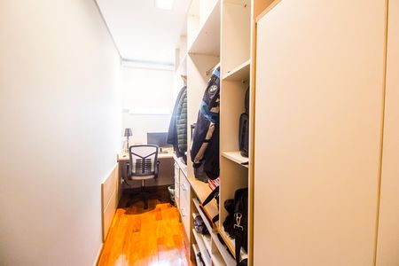 Apartamento à venda com 284m², 3 quartos e 5 vagas Apartamento à venda com 284m², 3 quartos e 5 vagasEscritório