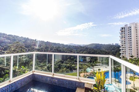 Apartamento à venda com 284m², 3 quartos e 5 vagas Apartamento à venda com 284m², 3 quartos e 5 vagasPiscina