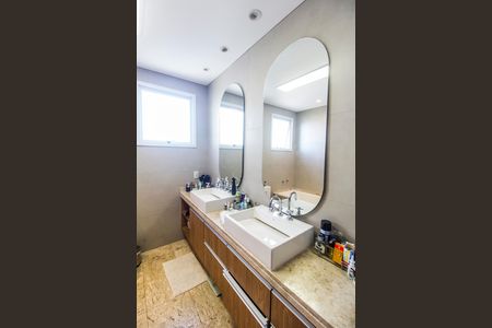 Apartamento à venda com 284m², 3 quartos e 5 vagas Apartamento à venda com 284m², 3 quartos e 5 vagasBanheiro da Suíte