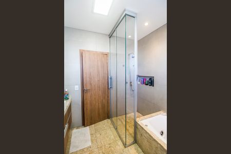 Apartamento à venda com 284m², 3 quartos e 5 vagas Apartamento à venda com 284m², 3 quartos e 5 vagasBanheiro da Suíte